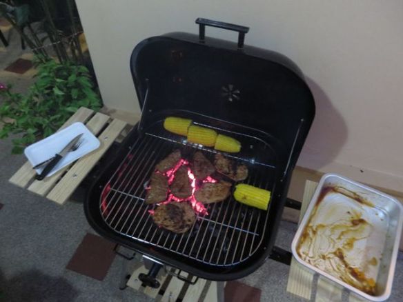 Uusi grilli ekaa kertaa kuumenemassa!