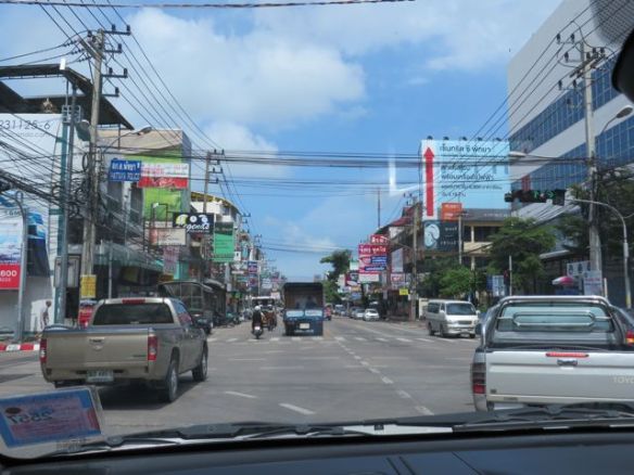 Pattayan keskustan kaduilla. Hyvä ajaa aamupäivällä, ei ole ruuhkaa!