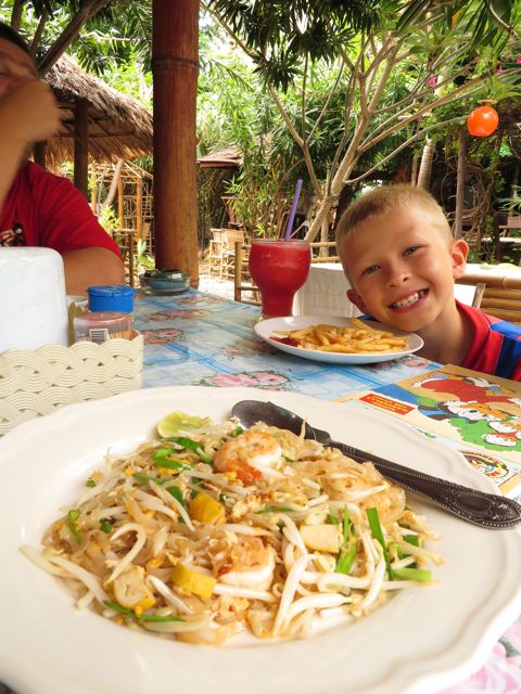 Pad Thai -ja Opulla tietysti ranut...