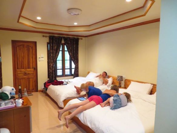 Laem Sing View Resortin perhebungalow oli hirmuisen siisti ja muutenkin mukava. Todellakin 42€ arvoinen!