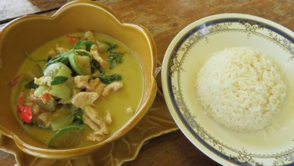 Green curry with chicken and steemed rice. Aina varma valinta!