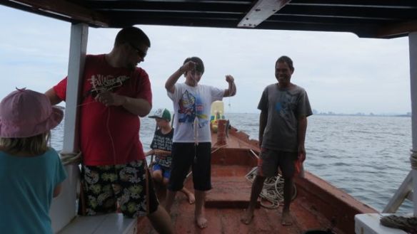 Oli alusta saakka selvä, kellä on paras kalaonni! Mutta suurimman kalan palkinnon jaoimme minä ja Oppu!