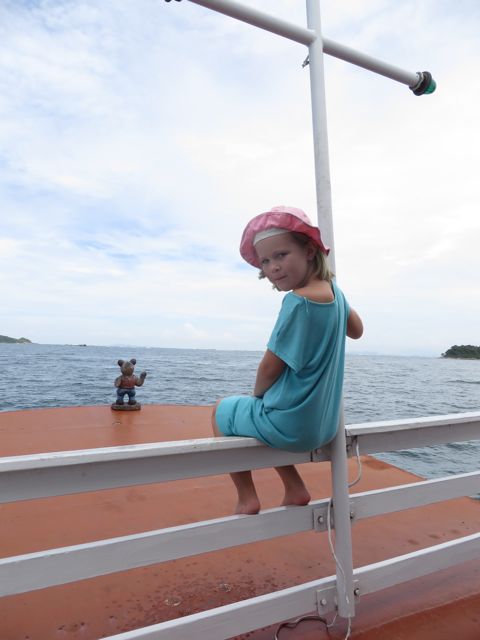 Piekku tähystää, matkalla kalastuspaikkaan