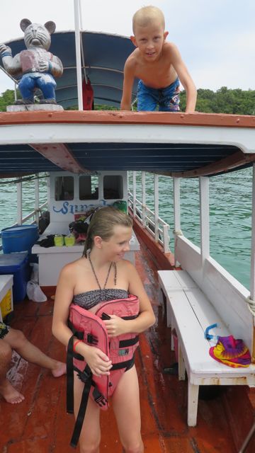 Uusi tapa pitää pelastusliivejä: Pampers-style!