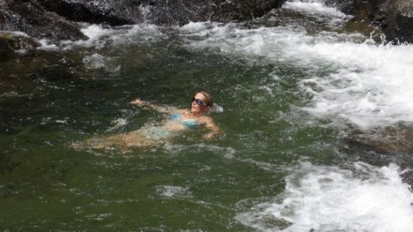 Tässä vielä onnellisesti aurinkolasit päässä. Hetken kuluttua katosivat -jälleen.