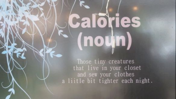 Ravintolan seinältä se selityskin löytyi...