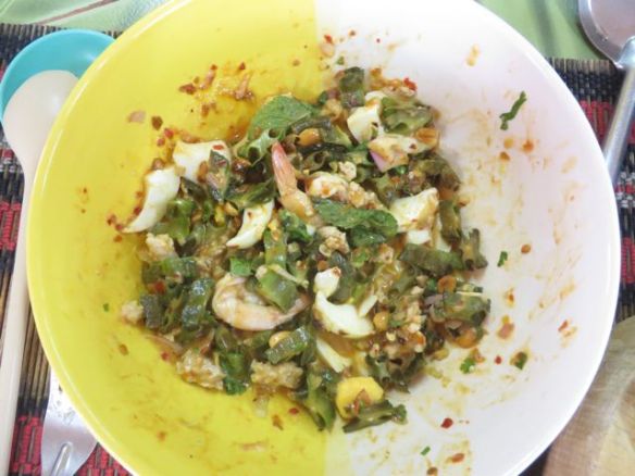 Uusi suosikkini wing bean salad with shrimp and "muu" eli pork. Aivan taivaallista varsinkin itse tehtynä!