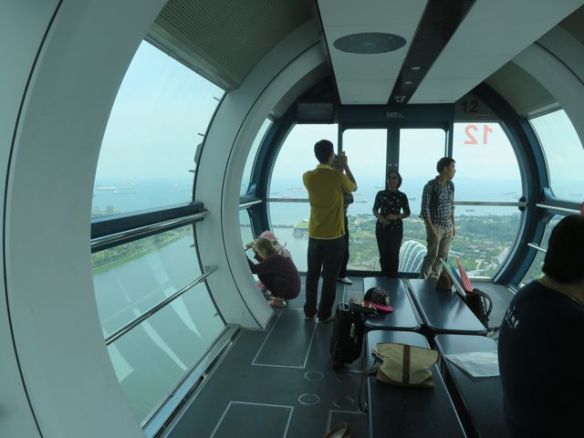 Kapselit olivat niin suuria, ettei edes tajunnut killuvansa maailmanpyörässä...