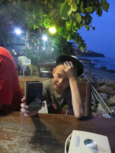 Oppu ja elektroniikka-megamarket Tukcomista löytynyt käytetty iPhone 4 (160 euroa, ainakin 3 päivän kuluttua toimii moitteettomasti!)