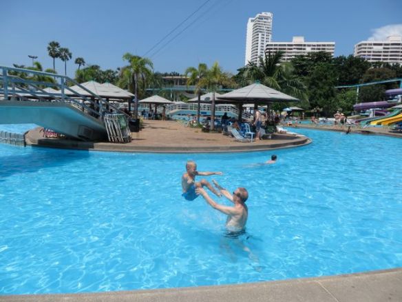 Oppu saa ukilta kyytiä!