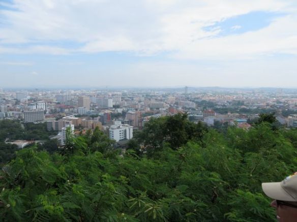 Kaupunki jatkuu lähes silmänkantamattomiin