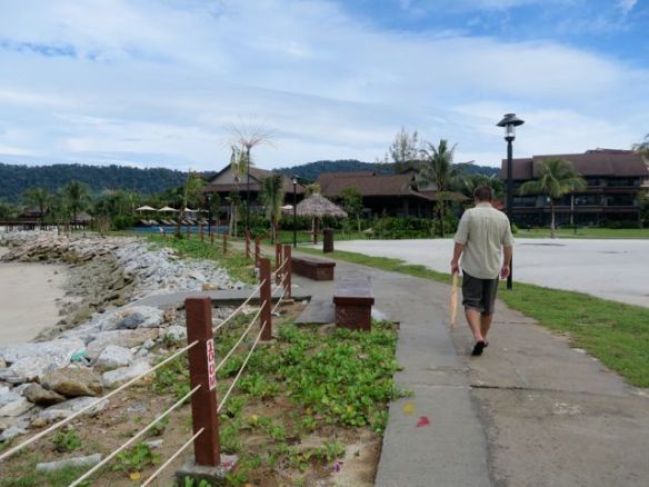 Hotellin rantatiellä