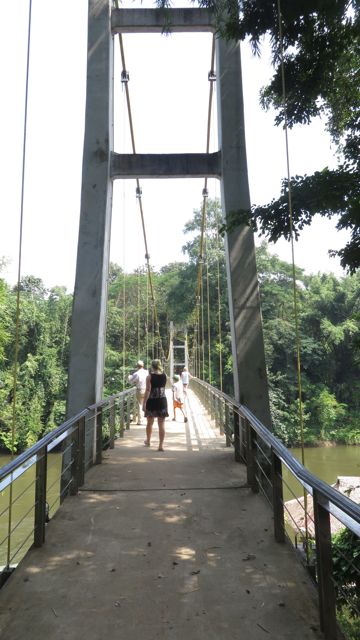 Yhdellä Kwai-joen monista silloista!