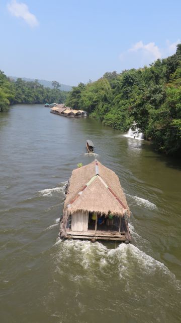 Palanen rantaravintolaa lähtikin yhtäkkiä kulkemaan jokea pitkin!