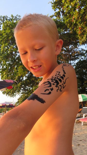 Oppu ei tykännyt Pattaya-tekstistä