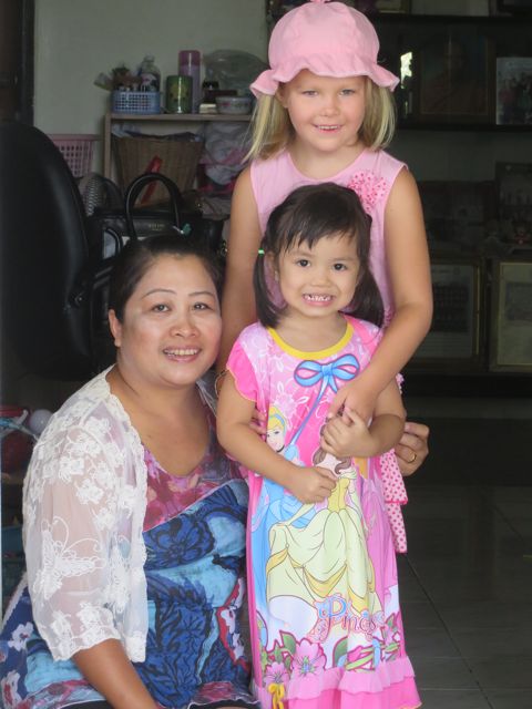 Kävimme Fonin vanhalla kotitalolla ja Piekku löysi leikkikaverin