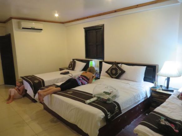 Perhehuone meille tytöille!