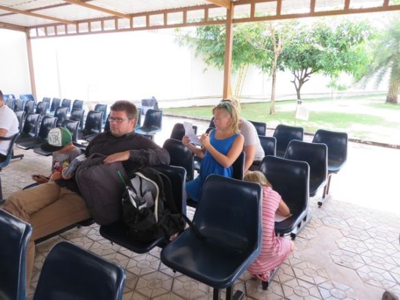 ...jokainen yrittää viihtyä miten taitaa