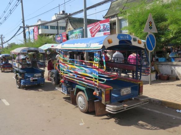 Laosissa oli vielä pienempiä ja äänekkäämpiä Tuk-Tukeja!