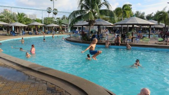 Opusta on helppo saada ilmakuvia, koko ajan hyppimässä!