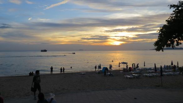 Ranta oli alkuillasta vielä melko rauhallinen ja tyhjä