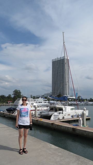 Satamaa aallonmurtajalta katsottuna