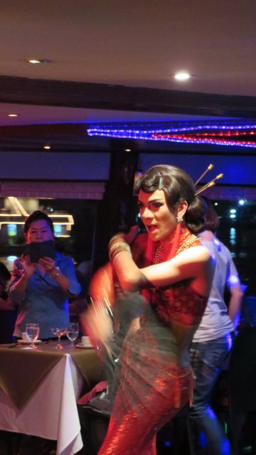 Sitten vähän vähemmän perinteistä tanssia, esimakua seuraavasta illasta...