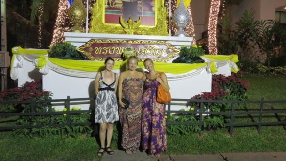 Jouluvalojen öisessä loisteessa