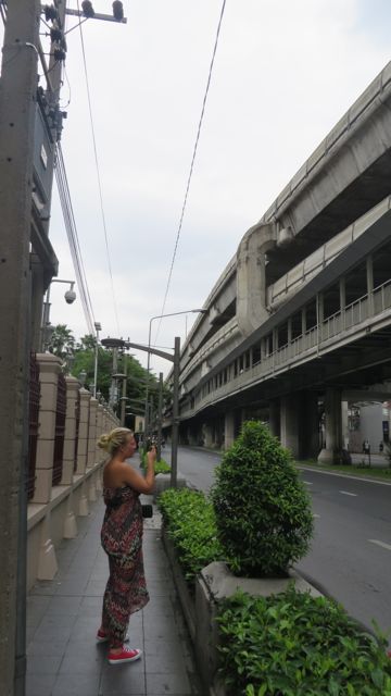 SkyTrainin möhkälemäiset betonijalat ja itse rata eivät ole mikään silmänilo kylläkään