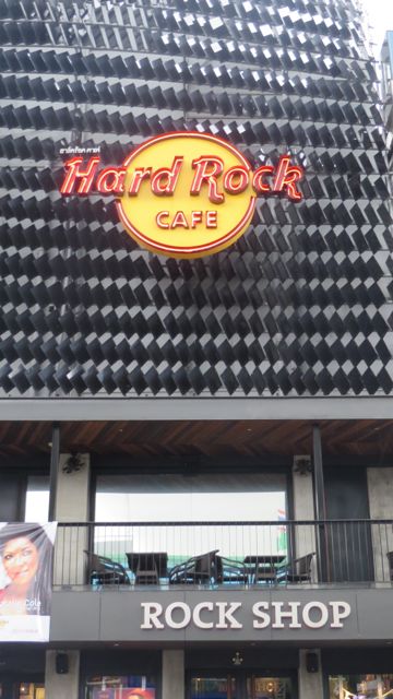 Bangkokin Cafe oli yllättävän pieni ja melko vaikea löytää