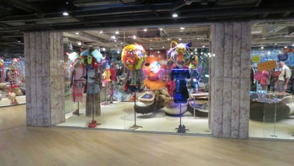 Näitä kauppoja katseli ja kierteli mielellään, vaikken ole tippaakaan shoppailuhenkinen ihminen