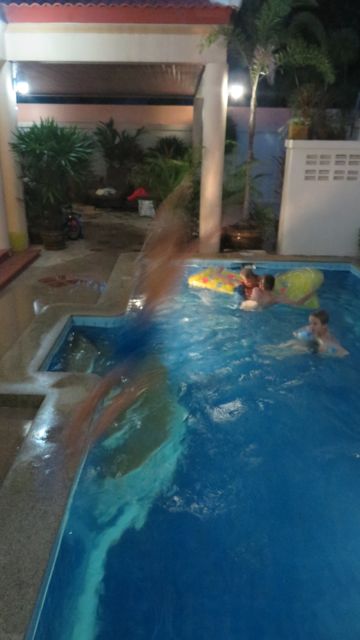 Eikä meidän uima-allas jäänyt tuolloinkaan käyttämättömäksi