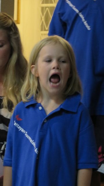 Piekku ei muistanut läheskään kaikkia sanoja, mutta suu aukesi reippaasti koko ajan!