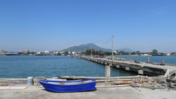 Laiturin päässä siintää jo Koh Samet