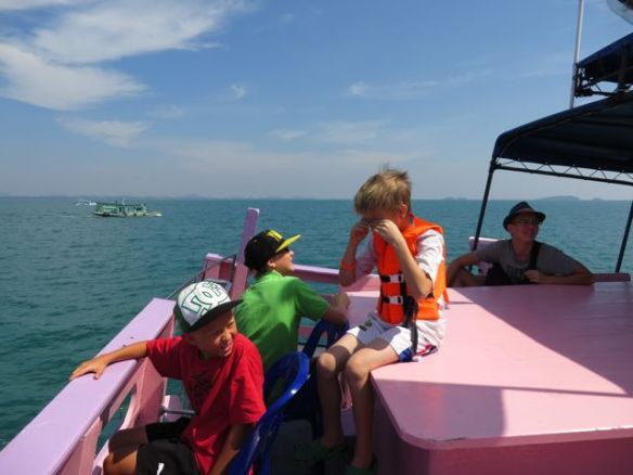 N. 40 minuutin matka sujui mukavasti kauniita maisemia ihaillen