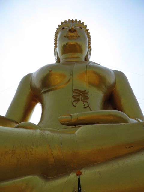 Kukkulan Buddha hiukan uudesta perspektiivistä