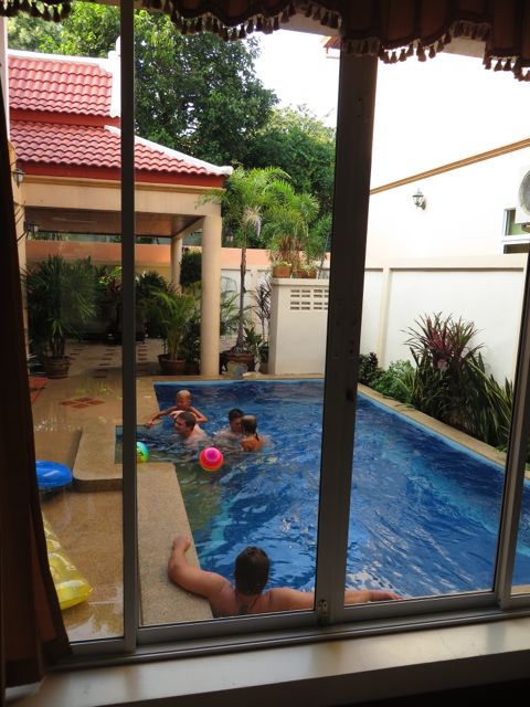 "Viilestelyä" altaalla...