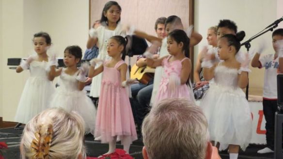 Juhlassa esiintyivät myös Agapen lastenkodin lapset. Agapen perhe on pelastanut  n. 50 lasta todella karulta katuelämältä.