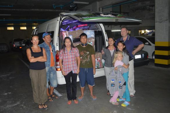 Lähdössä matkaan varhain lauantaiaamuna, kuvassa osa lähtijöistä (kuva Risto Vierula)