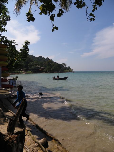 Hotellin rannalta vuokrasimme parina päivänä kajakit, ja kävimme kiertämässä läheistä saarta