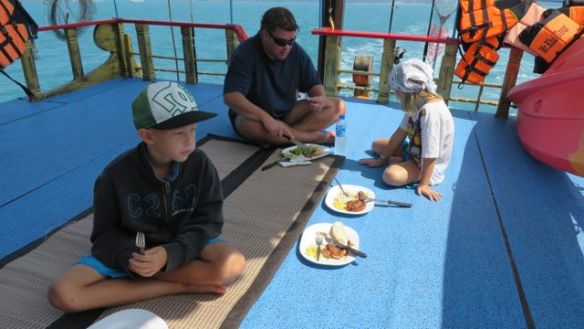 Todella maittava lounas, grillilihaa ja thairuokaa