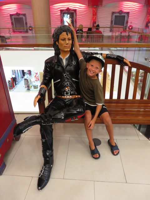 Ei tarvinnut mennä ostarin aulaa pidemmälle törmätäkseen mm. Michaeliin