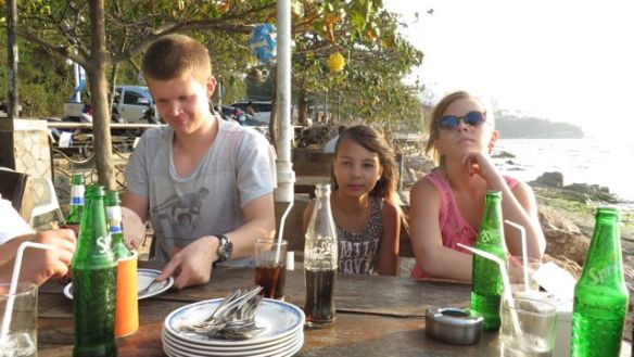 Palellaan ruokaa odotellessa...