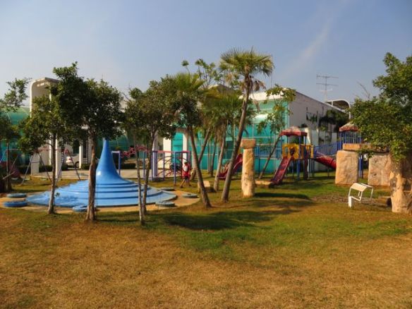 Kirjaston leikkipaikka