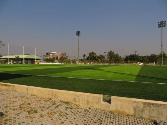 Kunnankirjaston vieressä sijaitseva upea jalkapallokenttä. Päivisin täysin käyttämätön, muttei kuulemma ole vuokrattavissa...