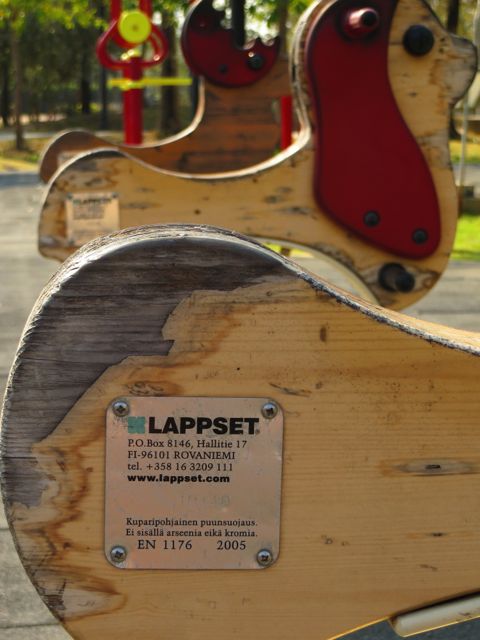 Leikkipuiston laitteet ovat suomalaista Lappset-laatua...