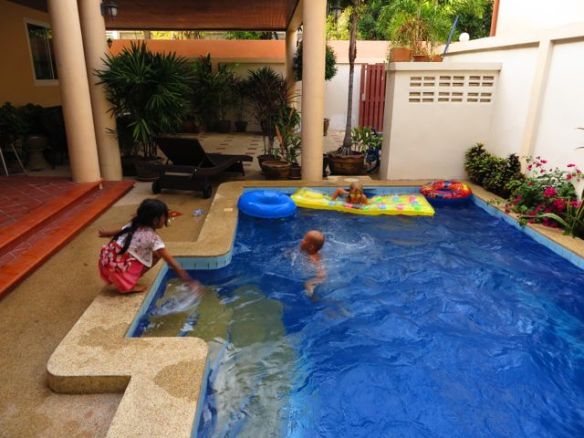 Hikisen homman jälkeen todella vilvoittavalle uinnille!