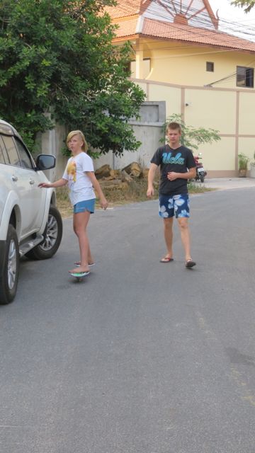 Lisää skeittihommia...missä kypärät?!