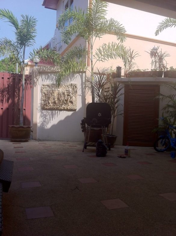 Grilli lämpesi jo iltapäivästä ribseille