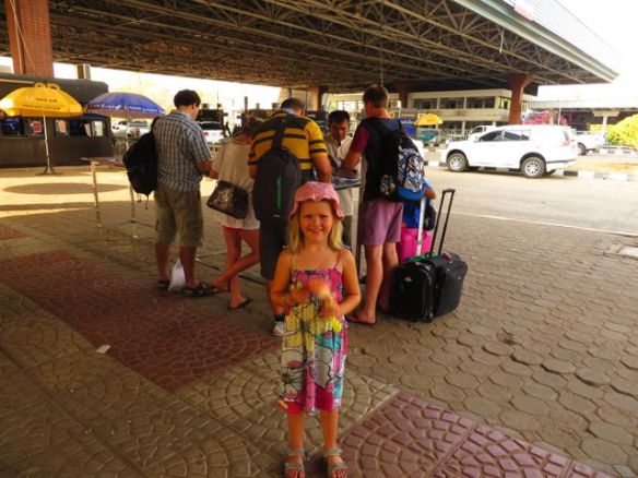 Viisumihakemusten ja muiden lappusten täyttöä rajalla